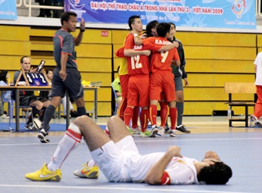 Futsal nam 'rua mat' voi tran hoa Bahrain hinh anh