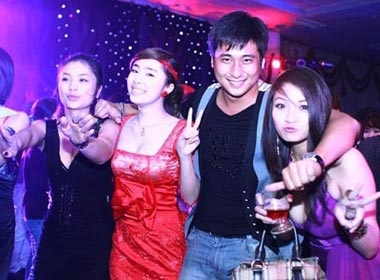 Sao cuong nhiet trong dem Halloween cua Thuy Top hinh anh