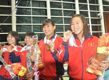 Lan gianh them 2 HCV day an tuong hinh anh