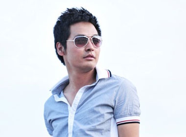 MC Phan Anh co don truoc bien hinh anh