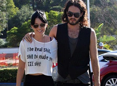 Russell Brand san sang co con voi Katy Perry hinh anh