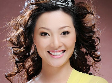 Thi sinh Hoa hau Quy ba the gioi den Viet Nam hinh anh