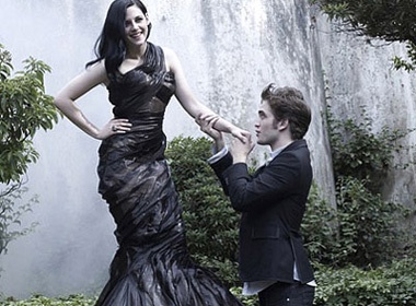Robert Pattinson 'cau hon' Kristen Stewart hinh anh