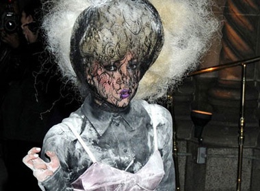 Trang phuc cua Lady GaGa lam phong vien dot tu hinh anh