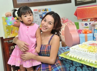 Ngam con gai yeu cua Truong Le Son va Hoang Le Vy hinh anh
