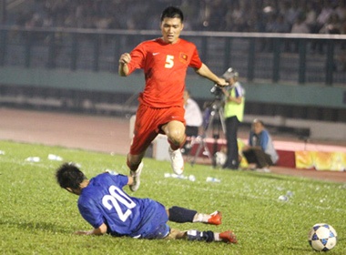 U-23 VN bo sung hau ve ngay giua VFF Cup hinh anh