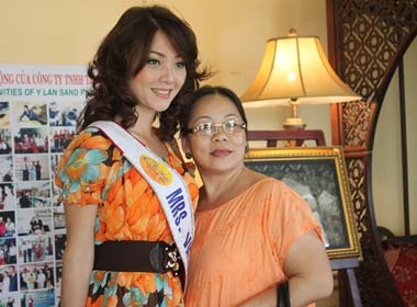 Hoa hau Quy ba sut 2kg vi tap cang thang hinh anh