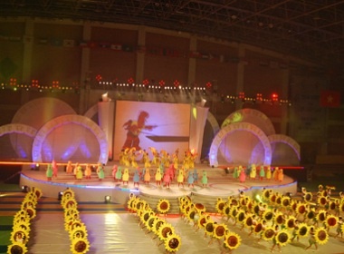 Le be mac AIG III gian di va am cung hinh anh