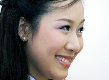 Ngo Phuong Lan lam MC chung ket Mrs World 2009 hinh anh