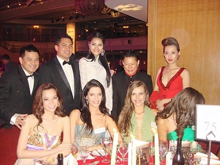 Huong Giang noi bat ao dai hinh anh