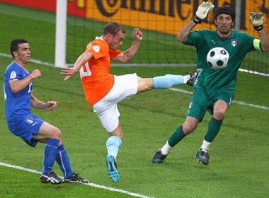 Italy - Ha Lan: Khi khach lan chu hinh anh