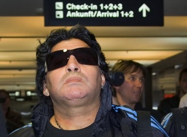 Maradona nhan an phat tu FIFA hinh anh