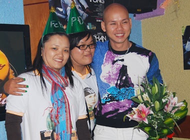 Phan Dinh Tung mung sinh nhat som hinh anh