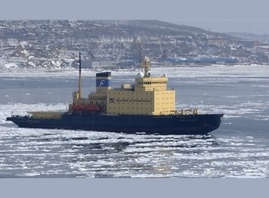 Tau cho 100 khach mac ket tai Nam Cuc hinh anh