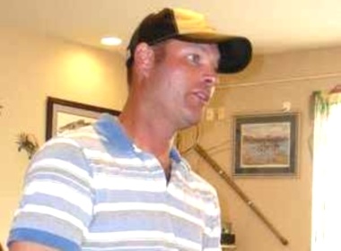 Chan dung nguoi hung cuu em be trong may giat hinh anh