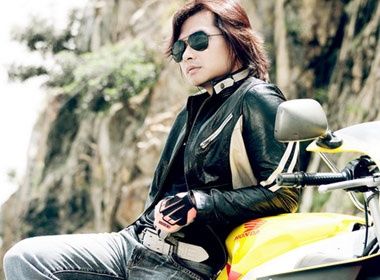 Hoang Kim Hai 'ngau' voi xe may hinh anh