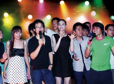 Ha Ho va Ha Anh Tuan 'san lung' nguoi hat doi hinh anh