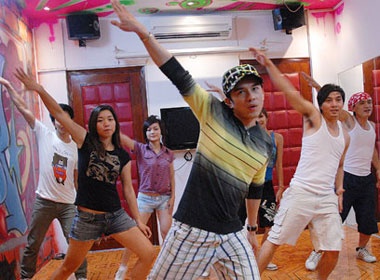 Dan Truong tap liveshow ngay tai nha rieng hinh anh