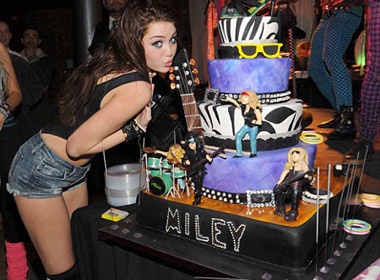 Miley nong bong trong sinh nhat 17 hinh anh