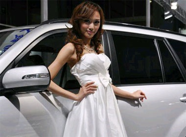 Sac dep Trung Quoc tai trien lam xe Quang Chau hinh anh