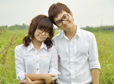 Nam Cuong quan quyt ben hot girl moi hinh anh