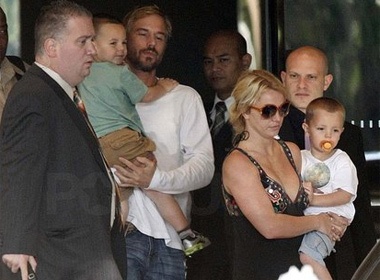 Britney Spears bi ban trai tu choi loi cau hon hinh anh