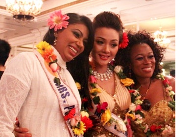 Mrs World 2009: Chuyen bay gio moi ke hinh anh