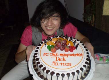 Thanh Duy 'phieu' cung Phuong Uyen trong sinh nhat hinh anh