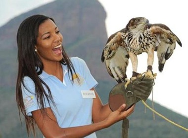 Hoa hau the gioi 2009 dao choi vuon thu hinh anh