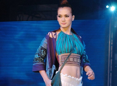 Anh Thu tu tin voi ve dep thuan khiet hinh anh