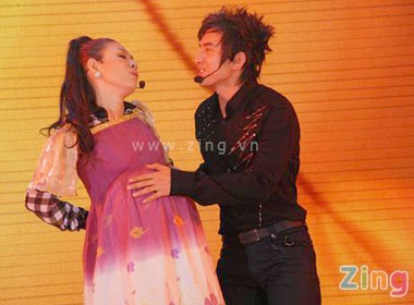 Thanh Thao be bung bau trong live show Dan Truong hinh anh