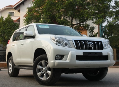 Land Cruiser Prado 2010 lan banh tren duong Ha Noi hinh anh