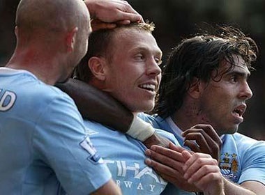 Man City khon don vi cum H1N1 hinh anh