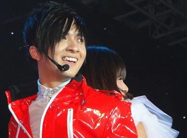 Ngo Kien Huy lam live show tai Ha Noi hinh anh