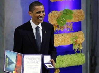 Obama chinh thuc nhan giai Nobel Hoa binh hinh anh