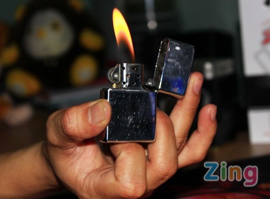Gian truan dam me ‘mua lua’ voi Zippo hinh anh