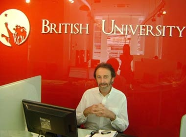 De tro thanh 'sinh vien Anh' tai Viet Nam hinh anh