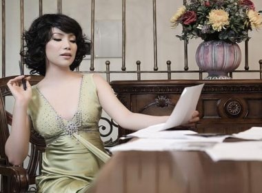 Ho Quynh Huong khong ngai lam 'may bay ba gia' hinh anh