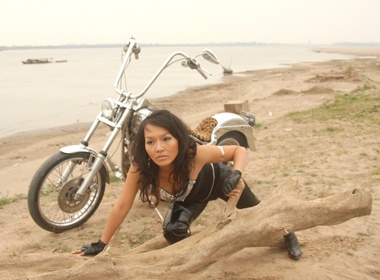 Thai Thuy Linh do do 'ngau' cung Harley Davidson hinh anh