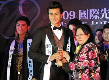 Vinh Thuy... tiec mot chut hinh anh