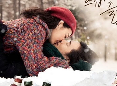 Won Bin hon Shin Min Ah tren tuyet lanh hinh anh