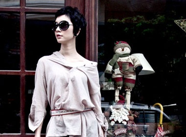 Xuan Lan ao tre vai hung ho tren pho hinh anh