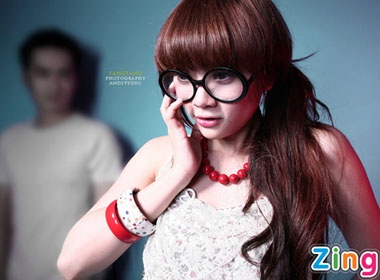 Candy Thu Thuy 'cong pha' man anh Tet hinh anh