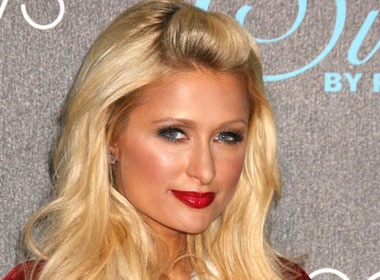 Paris Hilton ham mo cuong nhiet ong gia Noel hinh anh