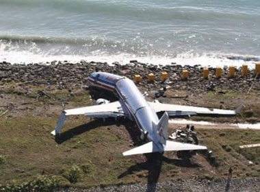 Hien truong may bay vo thanh 3 phan tai Jamaica hinh anh