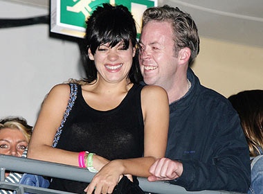Lily Allen dinh hon voi chang tho xay? hinh anh