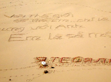 Man to tinh doc dao lam nghen cau Long Bien hinh anh