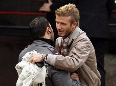 Milan thue ve si rieng cho Becks hinh anh