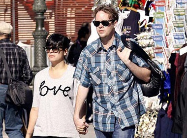 Lily Allen &lsquo;chi muon ve qu&ecirc; sinh con&rsquo; hinh anh