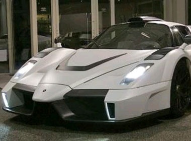 Ferrari Enzo an tuong trong bo c&aacute;nh 'do' hinh anh